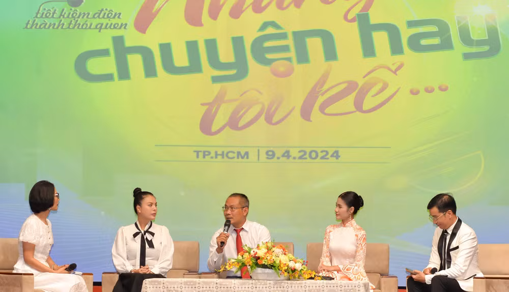 Các đại biểu trao đổi về giải pháp tiết kiệm điện tại chương trình.