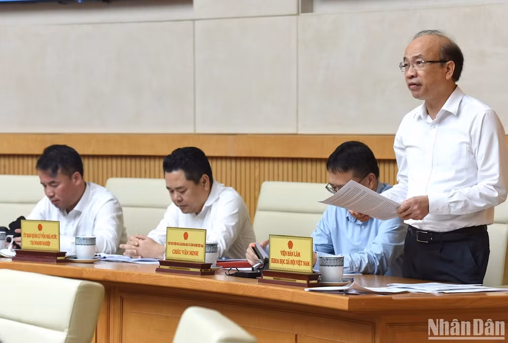 Chủ tịch Viện trưởng Viện Khoa học xã hội Việt Nam Phan Chí Hiếu phát biểu. Chủ tịch Viện trưởng Viện Khoa học xã hội Việt Nam Phan Chí Hiếu phát biểu.