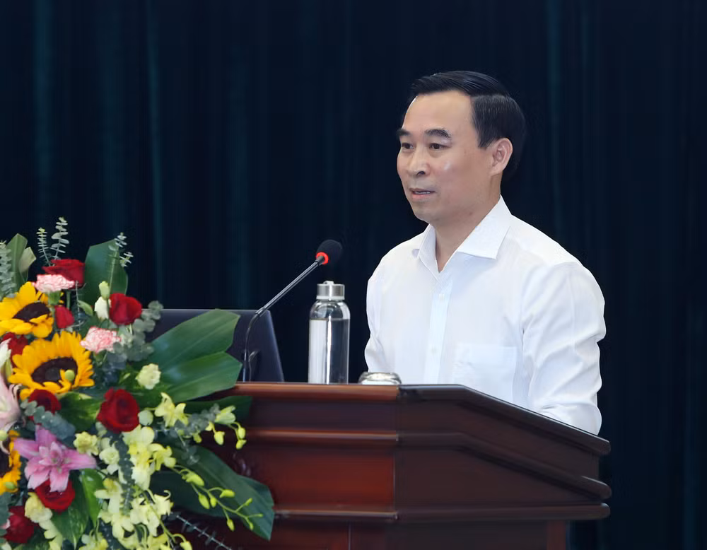Đồng chí Vũ Đình Lãm thông tin chuyên đề. Đồng chí Vũ Đình Lãm thông tin chuyên đề.
