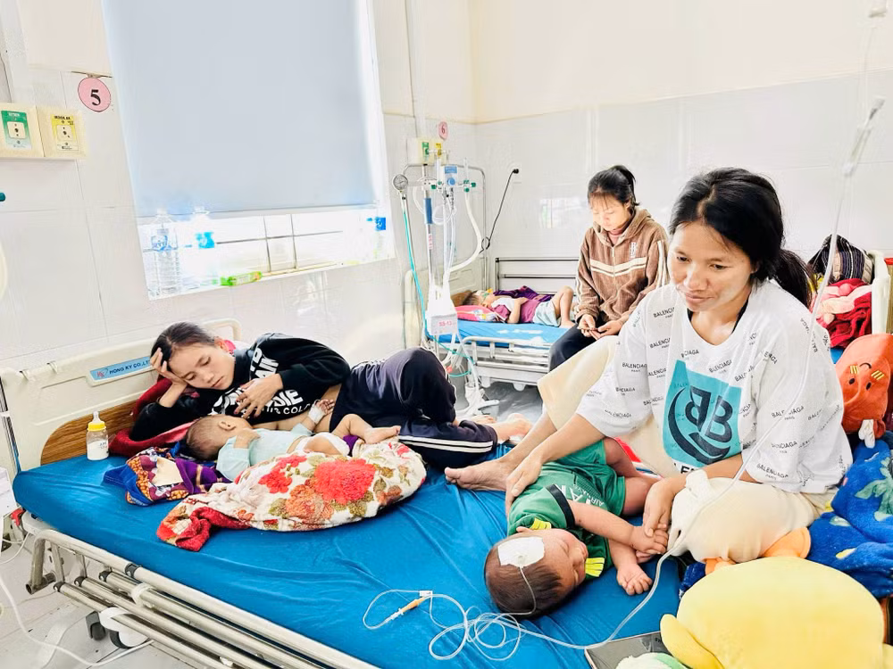 Bệnh nhân mắc bệnh sởi điều trị tại khoa nhiệt đới bệnh viện Nhi Gia Lai tăng cao. Ảnh: Sỹ Tạo Bệnh nhân mắc bệnh sởi điều trị tại khoa nhiệt đới bệnh viện Nhi Gia Lai tăng cao. Ảnh: Sỹ Tạo