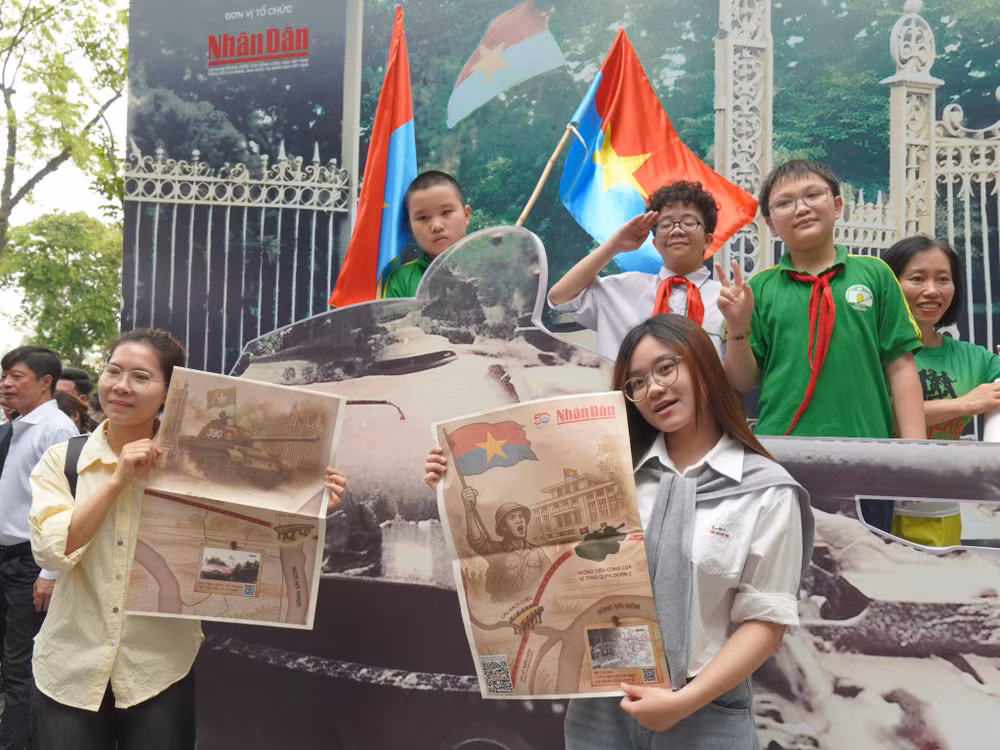 Phụ bản với nhiều tư liệu quý giúp các bạn trẻ thêm yêu Tổ quốc. Phụ bản với nhiều tư liệu quý giúp các bạn trẻ thêm yêu Tổ quốc.