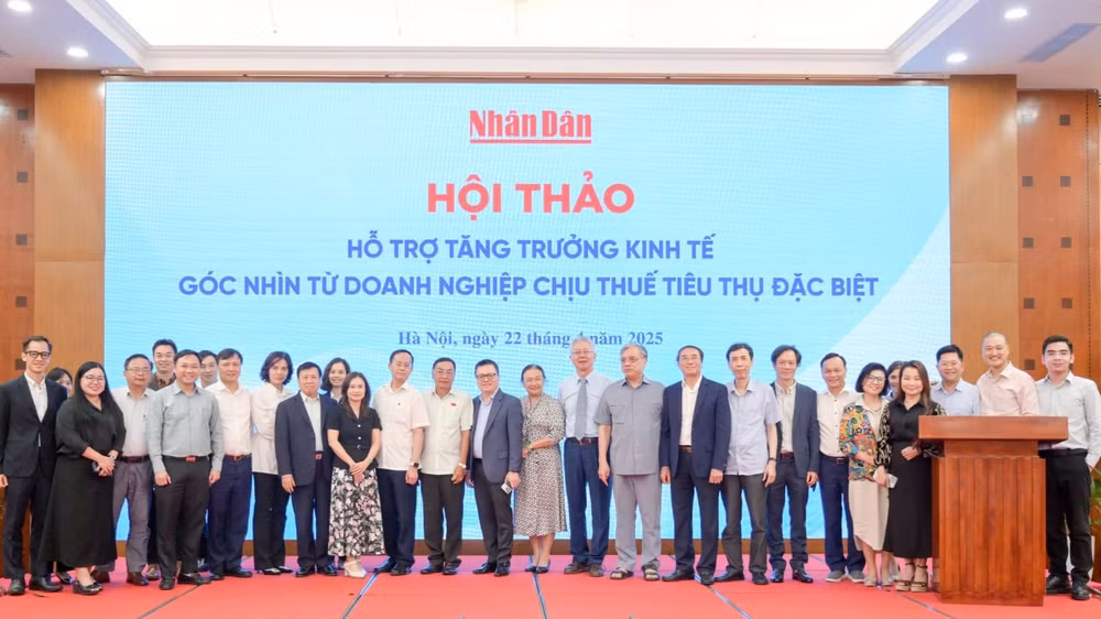 Hội thảo "Hỗ trợ tăng trưởng kinh tế - Góc nhìn từ doanh nghiệp chịu thuế tiêu thụ đặc biệt". (Ảnh: THẾ ĐẠI)