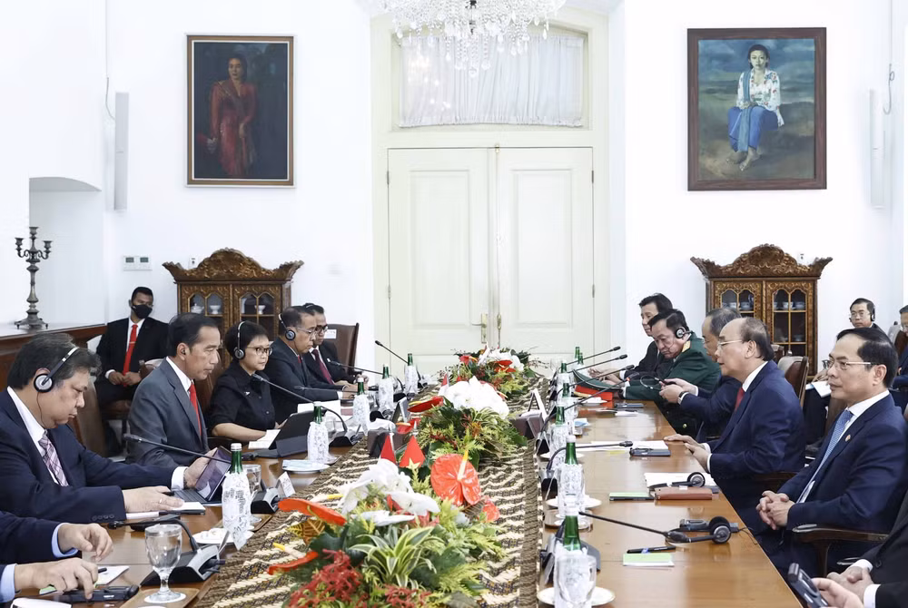 Chủ tịch nước Nguyễn Xuân Phúc hội đàm với Tổng thống Indonesia Joko Widodo. Chủ tịch nước Nguyễn Xuân Phúc hội đàm với Tổng thống Indonesia Joko Widodo.