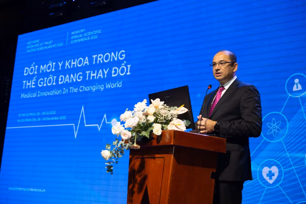 Ông Dilshaad Ali Bin Abas Ali, Tổng giám đốc Tập đoàn Y khoa Hoàn Mỹ phát biểu tại hội nghị.
