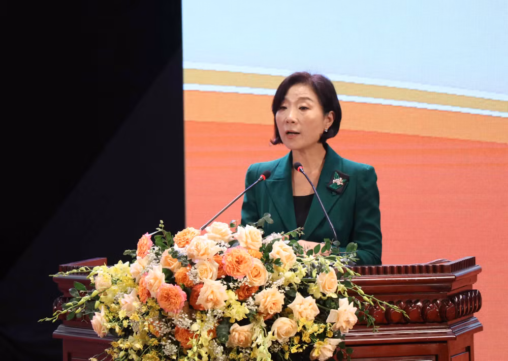 Đại sứ đặc mệnh toàn quyền Hàn Quốc tại Việt Nam Oh Young Ju phát biểu tại chương trình. Đại sứ đặc mệnh toàn quyền Hàn Quốc tại Việt Nam Oh Young Ju phát biểu tại chương trình.