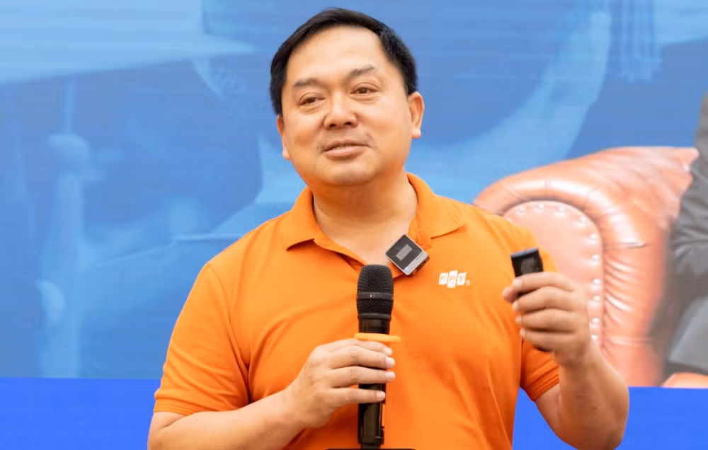 Ông Hoàng Nam Tiến: "Những điều đã biết về robot đã quá cũ, sẽ có một thế hệ robot có nhận thức mới ra đời". Ông Hoàng Nam Tiến: "Những điều đã biết về robot đã quá cũ, sẽ có một thế hệ robot có nhận thức mới ra đời".