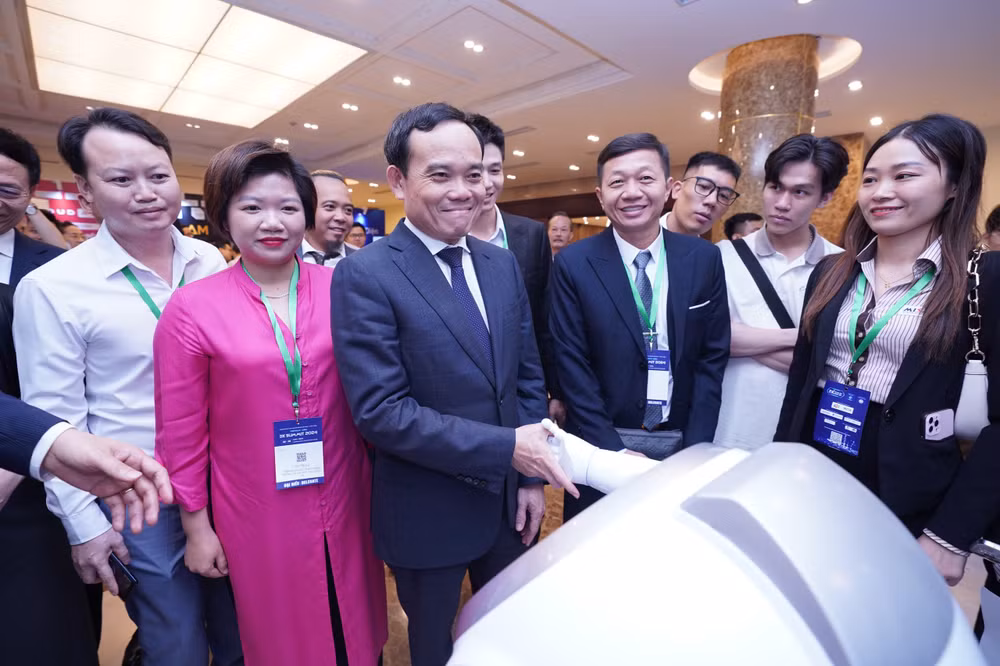Phó Thủ tướng Trần Lưu Quang tham quan gian trưng bày của MISA bên lề Vietnam - ASIA DX Summit 2024. Phó Thủ tướng Trần Lưu Quang tham quan gian trưng bày của MISA bên lề Vietnam - ASIA DX Summit 2024.