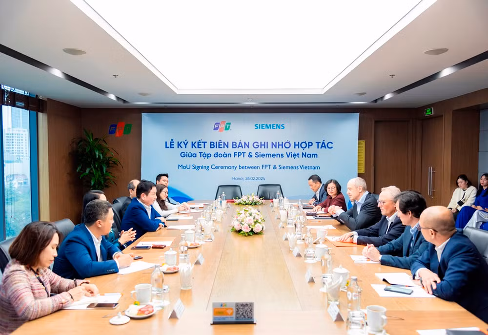 Toàn cảnh cuộc làm việc và ký kết hợp tác giữa FPT và Siemens.