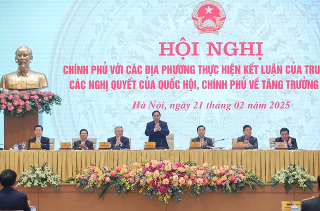 Thủ tướng Phạm Minh Chính phát biểu chỉ đạo tại Hội nghị Chính phủ với các địa phương về tăng trưởng kinh tế ngày 21/2. (Ảnh: VGP/Nhật Bắc)