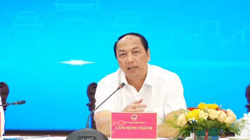 Chủ tịch Ủy ban nhân dân tỉnh Kiên Giang Lâm Minh Thành phát biểu tại buổi đối thoại. Chủ tịch Ủy ban nhân dân tỉnh Kiên Giang Lâm Minh Thành phát biểu tại buổi đối thoại.