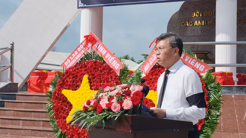 Phó Chủ tịch Ủy ban nhân dân tỉnh Kiên Giang Nguyễn Lưu Trung phát biểu.