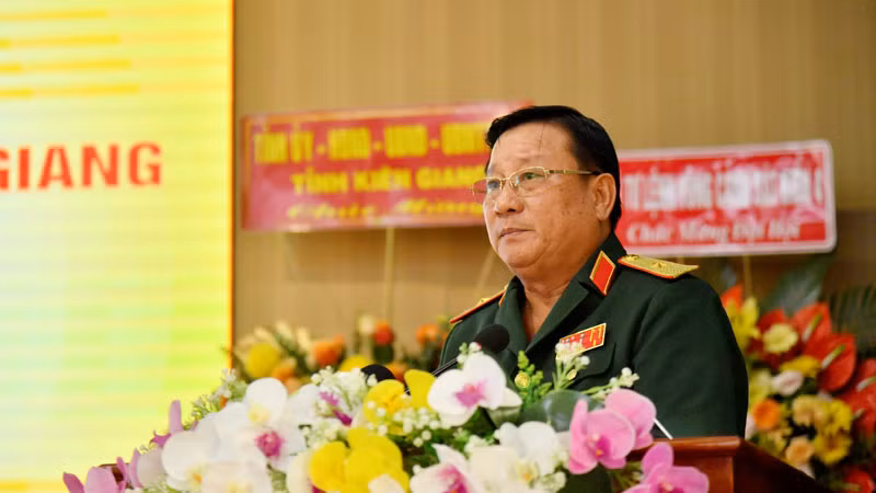Thiếu tướng Nguyễn Văn Tiền, Phó Tư lệnh Quân khu 9 phát biểu chỉ đạo Đại hội. Thiếu tướng Nguyễn Văn Tiền, Phó Tư lệnh Quân khu 9 phát biểu chỉ đạo Đại hội.
