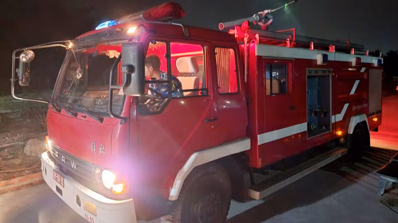 Xe cứu hỏa của Vùng 5 Hải quân cơ động tham gia chữa cháy. Xe cứu hỏa của Vùng 5 Hải quân cơ động tham gia chữa cháy.