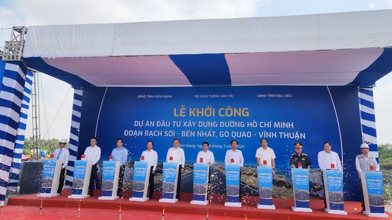 Dự án đầu tư xây dựng đường Hồ Chí Minh đoạn Rạch Sỏi-Bến Nhất, Gò Quao-Vĩnh Thuận, khởi công ngày 6/3/2024.