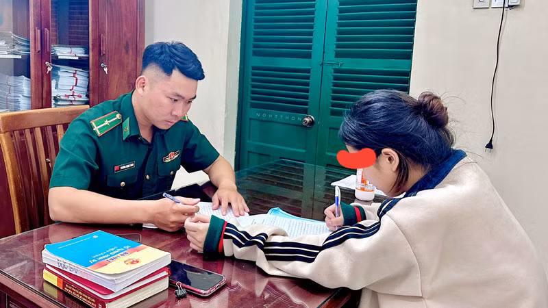 Cháu Th. cung cấp thông tin ban đầu cho lực lượng chức năng.