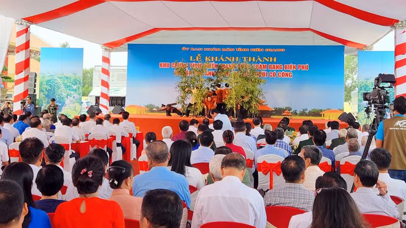 Quang cảnh buổi lễ.