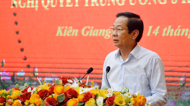 Ủy viên Trung ương Đảng, Bí thư Tỉnh ủy, Trưởng đoàn đại biểu Quốc hội đơn vị tỉnh Kiên Giang Đỗ Thanh Bình phát biểu chỉ đạo tại hội nghị.
