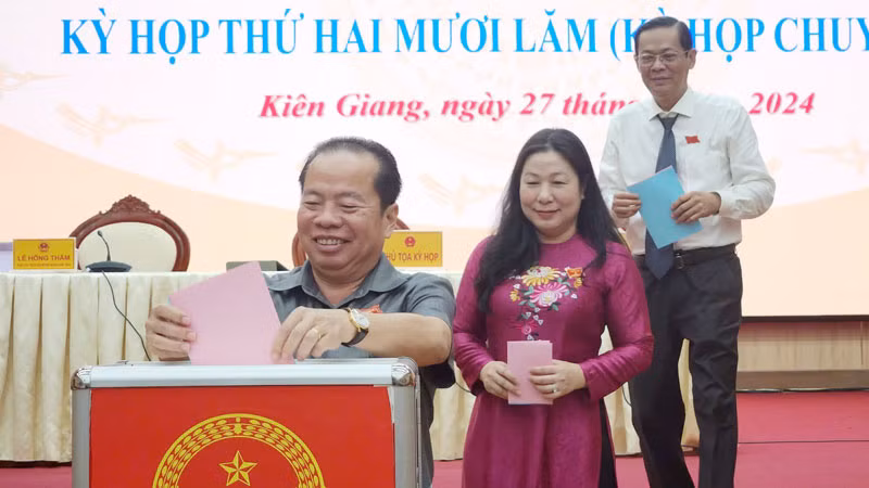 Đại biểu bầu Phó Chủ tịch Ủy ban nhân dân tỉnh Kiên Giang. Đại biểu bầu Phó Chủ tịch Ủy ban nhân dân tỉnh Kiên Giang.