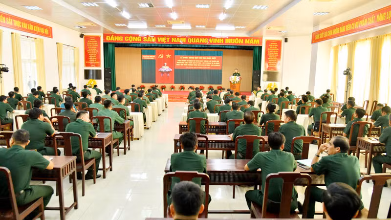 Toàn cảnh lễ phát động thi đua. Toàn cảnh lễ phát động thi đua.