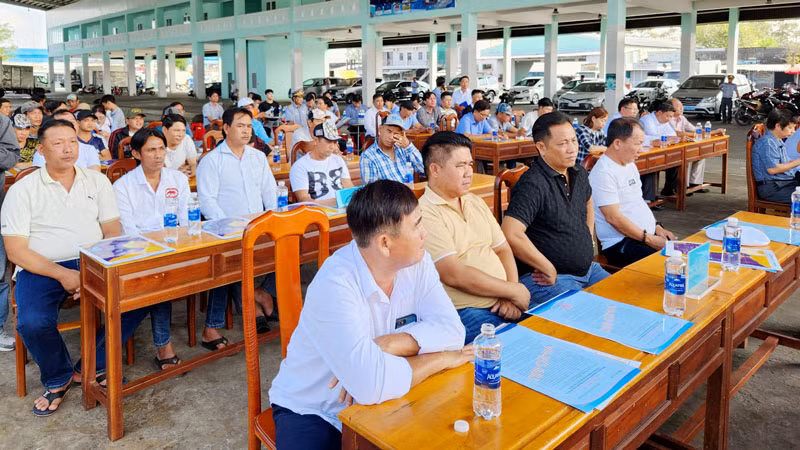 Ngư dân tham dự lễ xuất hành vươn khơi bám biển đầu Xuân 2024.