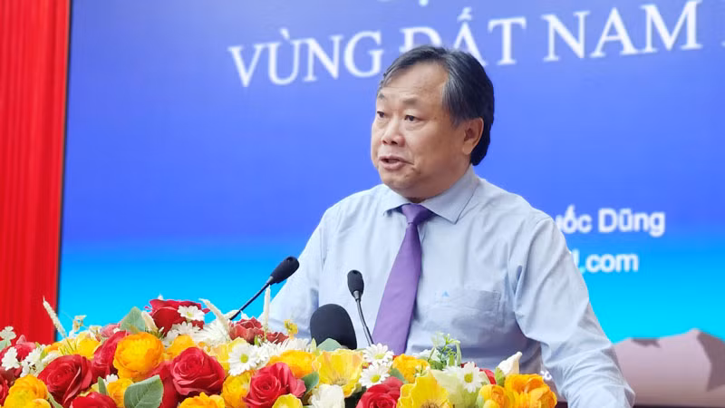 Phó Giáo sư, Tiến sĩ Nguyễn Quốc Dũng giới thiệu chuyên đề lịch sử vùng đất Nam Bộ.