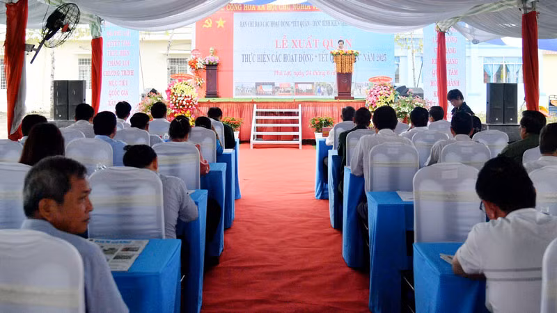 Quang cảnh lễ xuất quân. Quang cảnh lễ xuất quân.