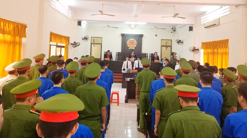 Quang cảnh phiên tòa phúc thẩm sáng 5/6. Quang cảnh phiên tòa phúc thẩm sáng 5/6.