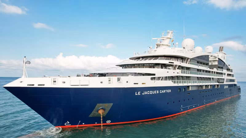 Siêu du thuyền Le Jacques Cartier ghé thăm Phú Quốc sáng 22/2.