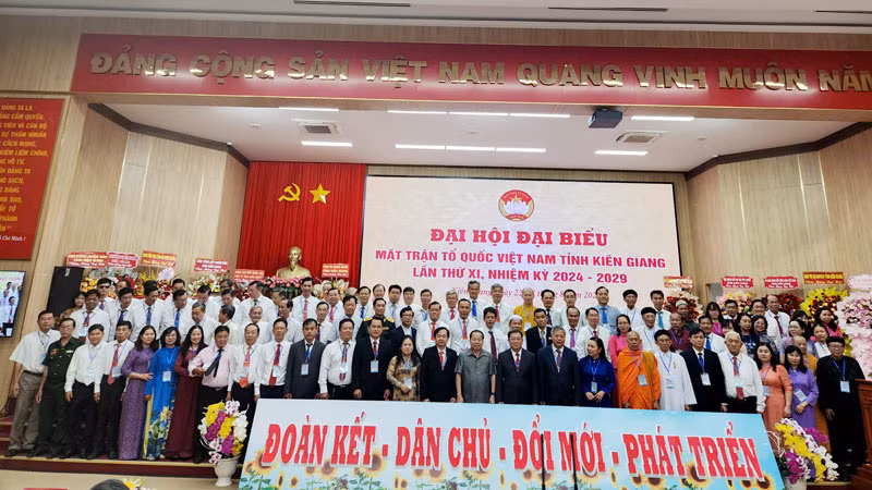 Ủy ban Mặt trận Tổ quốc Việt Nam tỉnh Kiên Giang khóa XI ra mắt Đại hội.