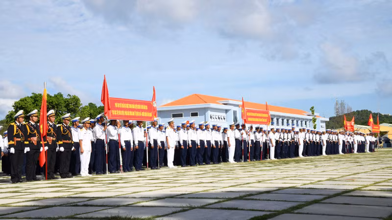 Quang cảnh lễ tuyên thệ chiến sĩ mới.