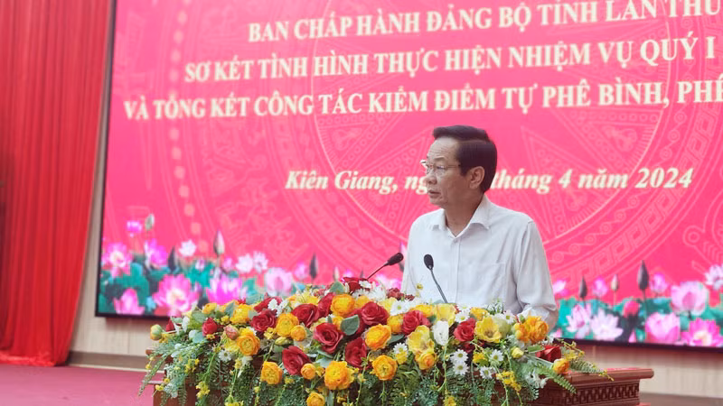 Bí thư Tỉnh ủy Kiên Giang Đỗ Thanh Bình phát biểu tại hội nghị. Bí thư Tỉnh ủy Kiên Giang Đỗ Thanh Bình phát biểu tại hội nghị.