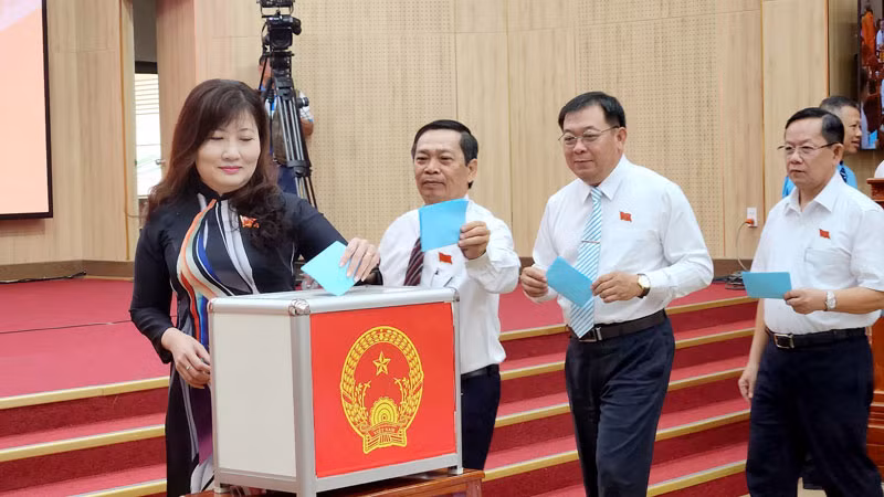 Đại biểu bầu Ủy viên Ủy ban nhân dân tỉnh Kiên Giang.