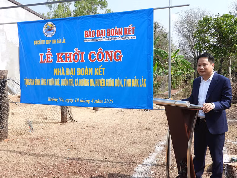 Nhà báo Trương Thành Trung, Tổng Biên tập Báo Đại Đoàn Kết, phát biểu tại buổi lễ. (Ảnh: THANH NGA) Nhà báo Trương Thành Trung, Tổng Biên tập Báo Đại Đoàn Kết, phát biểu tại buổi lễ. (Ảnh: THANH NGA)