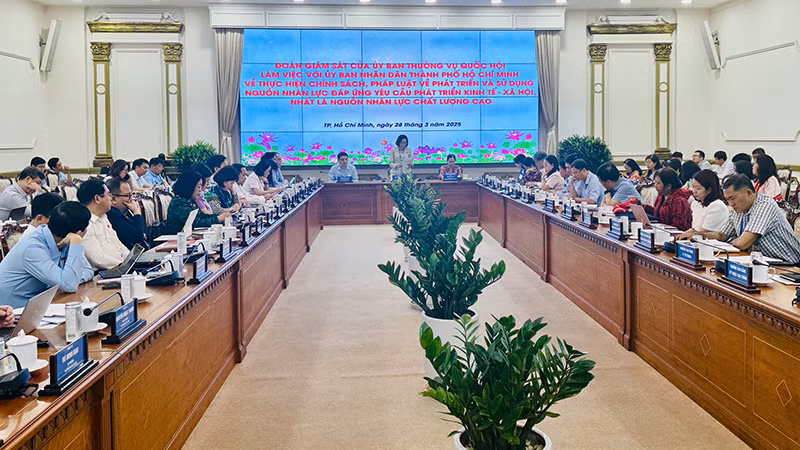 Toàn cảnh buổi làm việc.