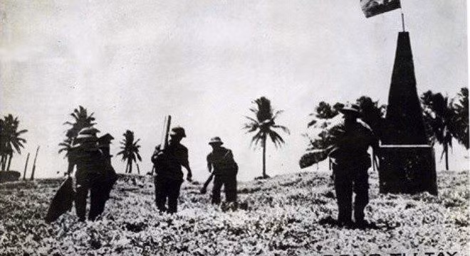 Từ ngày 14-29/4/1975, Đoàn đặc công hải quân 126 (tiền thân của Lữ đoàn Đặc công 126 Hải quân ngày nay) đã giải phóng hầu hết các đảo trong quần đảo Trường Sa, góp phần quan trọng vào thắng lợi trọn vẹn của công cuộc giải phóng hoàn toàn miền nam, thống nhất Tổ quốc. Trong ảnh: Lực lượng Đặc công hải quân Đoàn 126 giải phóng đảo Trường Sa, ngày 29/4/1975. (Ảnh: Tư liệu/TTXVN phát)