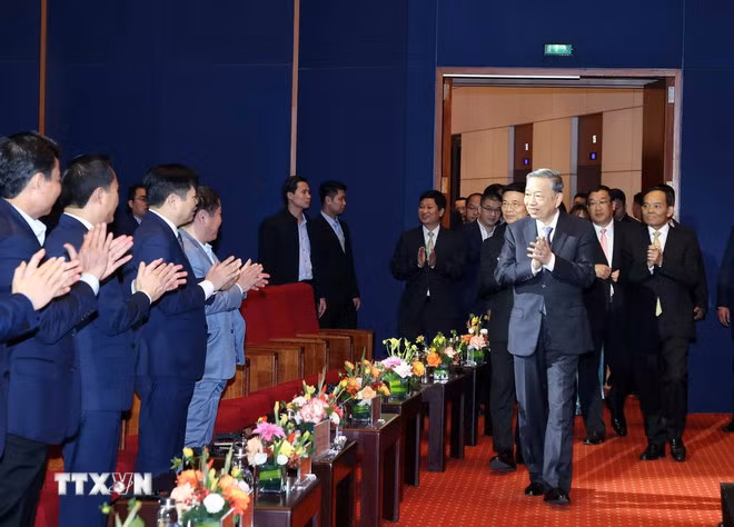 Tổng Bí thư Tô Lâm đến dự Diễn đàn Quốc gia Phát triển doanh nghiệp công nghệ số Việt Nam lần thứ 6. (Ảnh: Thống Nhất/TTXVN) Tổng Bí thư Tô Lâm đến dự Diễn đàn Quốc gia Phát triển doanh nghiệp công nghệ số Việt Nam lần thứ 6. (Ảnh: Thống Nhất/TTXVN)