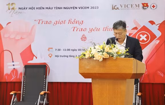 Ông Lê Huy Quân, quyền Tổng Giám đốc công ty Cổ phần Xi măng Vicem Bỉm Sơn chia sẻ, đây là năm thứ 12 “Ngày hội hiến máu tình nguyện VICEM” được tổ chức, đã chứng tỏ được sức sống, sự lan toả tới toàn thể tình nguyện viên tham gia.