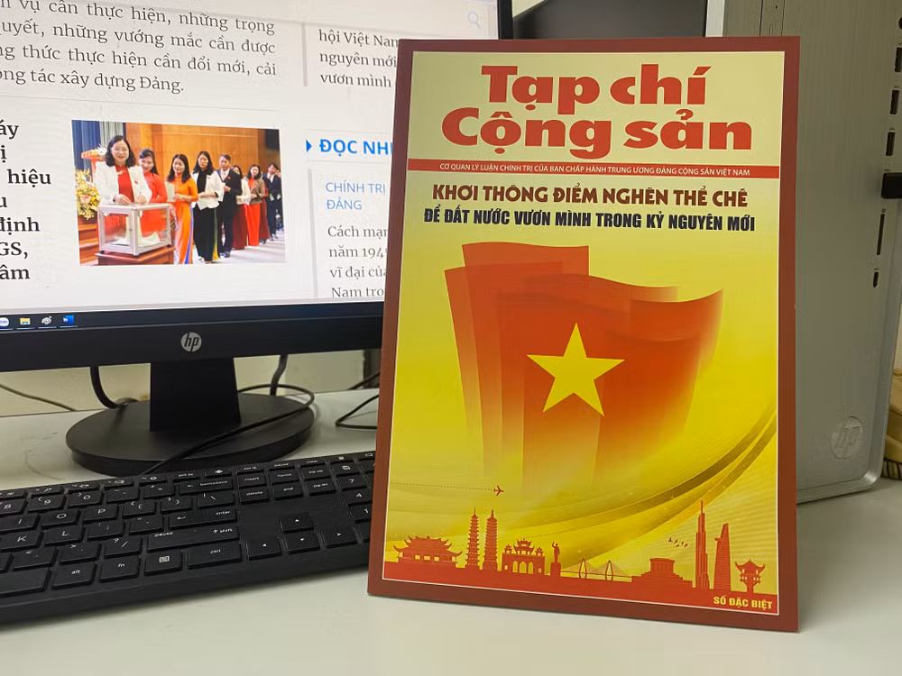 Ấn phẩm "Khơi thông điểm nghẽn thể chế để đất nước vươn mình". Ấn phẩm "Khơi thông điểm nghẽn thể chế để đất nước vươn mình".