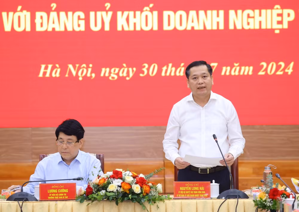 Đồng chí Nguyễn Long Hải, Ủy viên dự khuyết Trung ương Đảng, Bí thư Đảng ủy Khối Doanh nghiệp Trung ương phát biểu. Đồng chí Nguyễn Long Hải, Ủy viên dự khuyết Trung ương Đảng, Bí thư Đảng ủy Khối Doanh nghiệp Trung ương phát biểu.