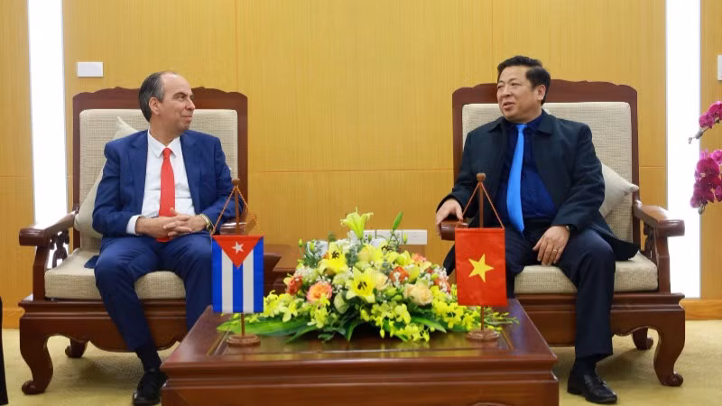 Bộ trưởng Xây dựng Trần Hồng Minh tiếp Đại sứ đặc mệnh toàn quyền Cộng hòa Cuba tại Việt Nam Rogelio Polanco Fuentes. (Ảnh: Cổng thông tin Bộ Xây dựng)