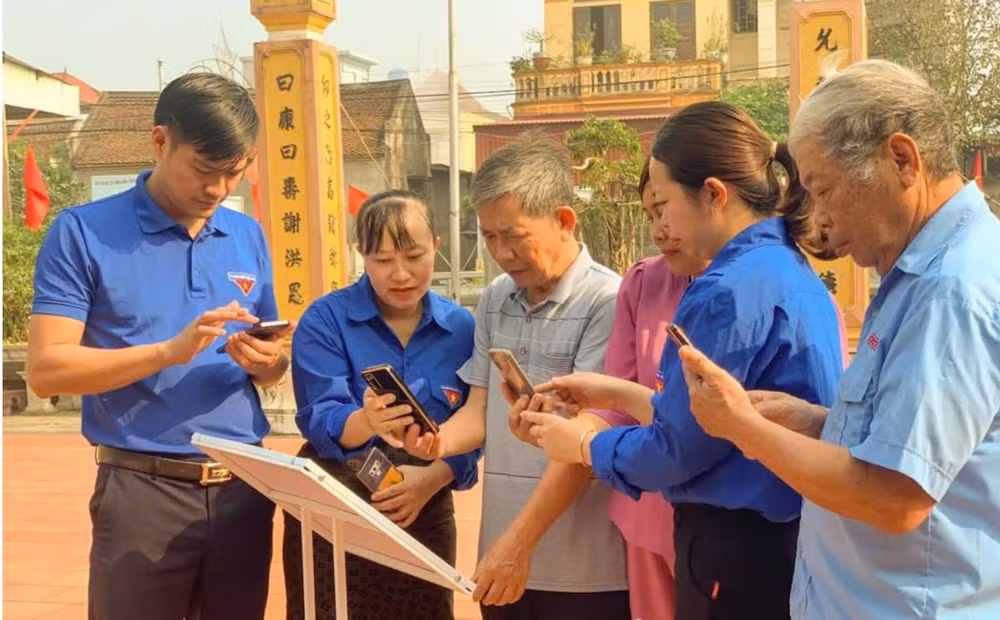 Đoàn Thanh niên phối hợp với cấp ủy, chính quyền triển khai QR Code kết nối thông tin các di tích lịch sử với Lịch sử Đảng bộ huyện và thành phố. (Ảnh: Báo Hải Phòng)