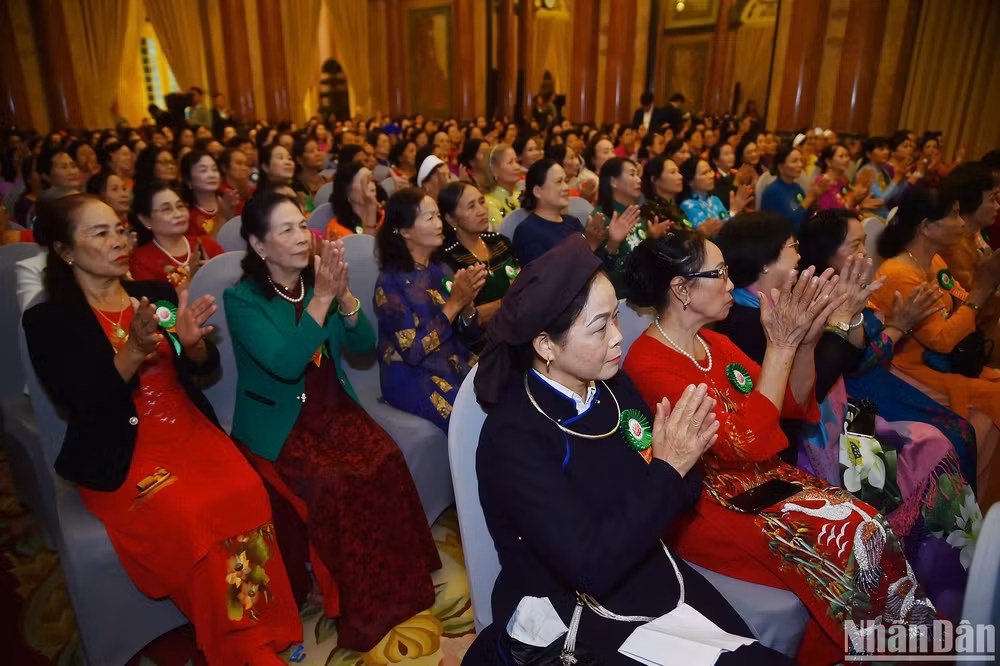 Các đại biểu tham dự buổi gặp mặt.