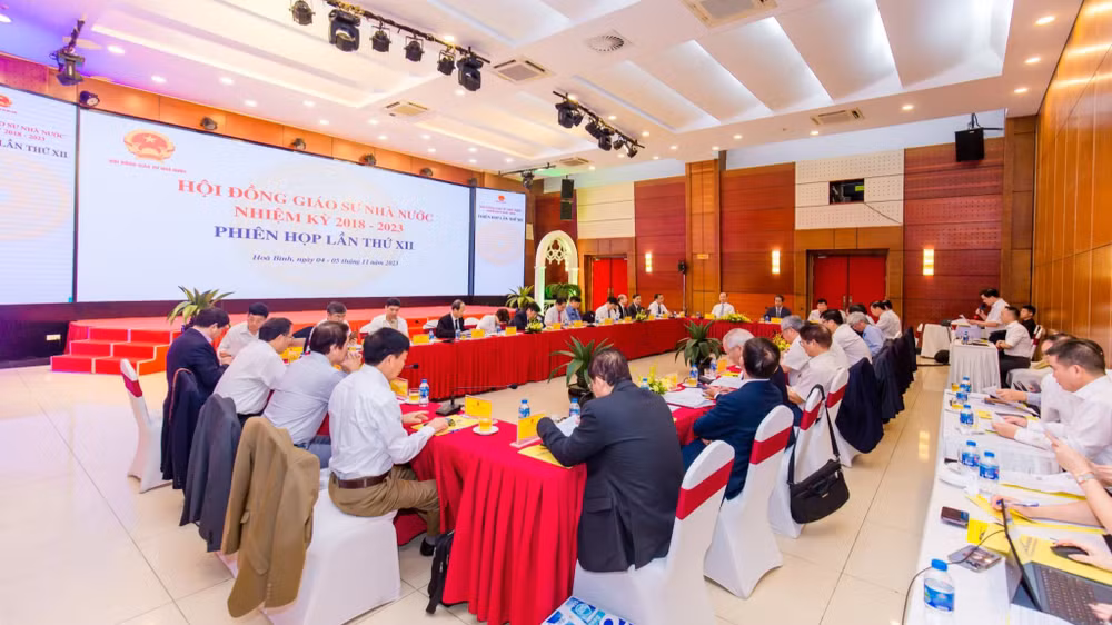 Họp xét công nhận đạt chuẩn giáo sư, phó giáo sư năm 2023 của Hội đồng Giáo sư Nhà nước.