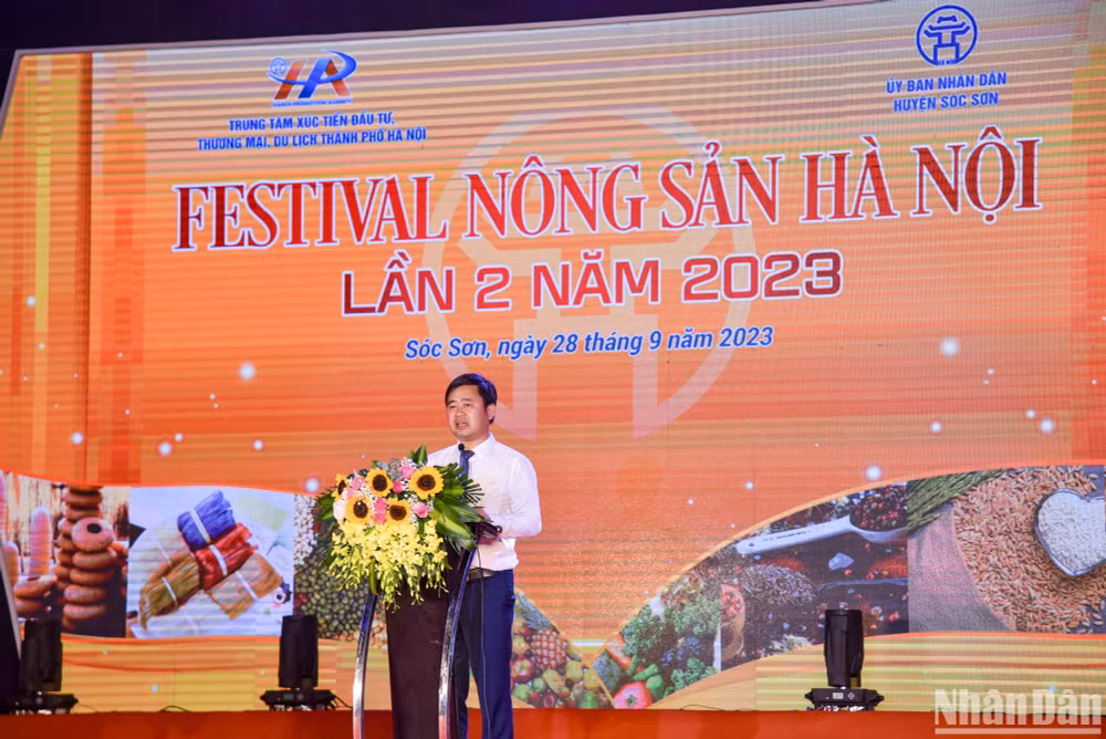 Ông Đỗ Minh Tuấn, Phó Chủ tịch UBND huyện Sóc Sơn phát biểu tại lễ khai mạc. Ông Đỗ Minh Tuấn, Phó Chủ tịch UBND huyện Sóc Sơn phát biểu tại lễ khai mạc.