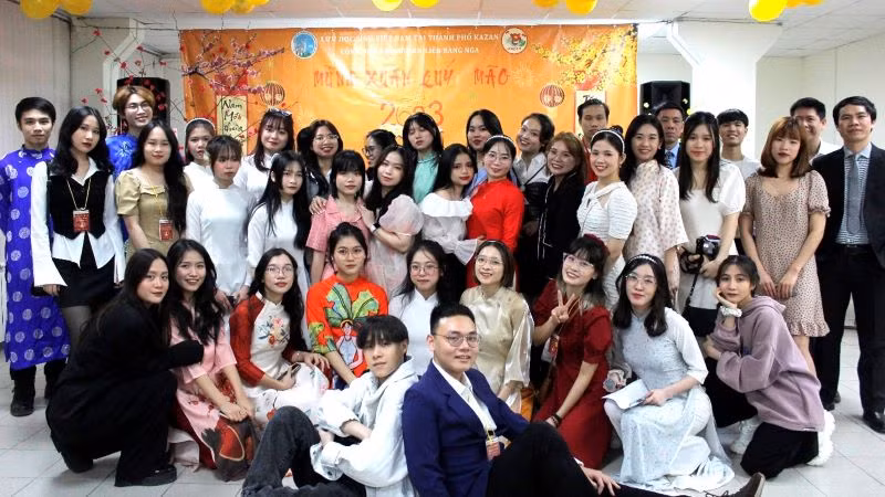 Đông đảo sinh viên chi đoàn Đại học Tổng hợp tham gia chương trình Tết Nguyên đán Quý Mão. (Ảnh: Huy Hoàng) Đông đảo sinh viên chi đoàn Đại học Tổng hợp tham gia chương trình Tết Nguyên đán Quý Mão. (Ảnh: Huy Hoàng)