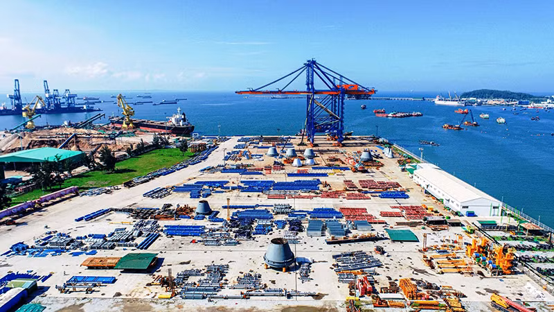 Một góc Khu kinh tế Dung Quất. Một góc Khu kinh tế Dung Quất.