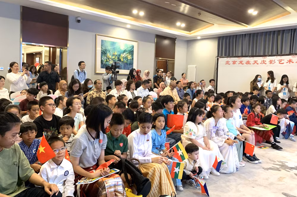 Hơn 70 thiếu nhi của các nước ASEAN và Trung Quốc tham dự sự kiện. Hơn 70 thiếu nhi của các nước ASEAN và Trung Quốc tham dự sự kiện.