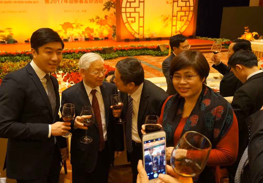Bà Phan Kim Nga tham dự sự kiện kỷ niệm quan hệ ngoại giao hai nước và đón xuân 2017 nhân chuyến thăm của Tổng Bí thư Nguyễn Phú Trọng đến Trung Quốc. (Ảnh do nhân vật cung cấp) Bà Phan Kim Nga tham dự sự kiện kỷ niệm quan hệ ngoại giao hai nước và đón xuân 2017 nhân chuyến thăm của Tổng Bí thư Nguyễn Phú Trọng đến Trung Quốc. (Ảnh do nhân vật cung cấp)