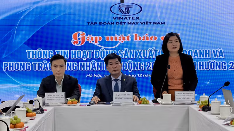 Chủ tịch Công đoàn Dệt may Việt Nam Phạm Thị Thanh Tâm chia sẻ thông tin tại buổi gặp mặt báo chí Chủ tịch Công đoàn Dệt may Việt Nam Phạm Thị Thanh Tâm chia sẻ thông tin tại buổi gặp mặt báo chí