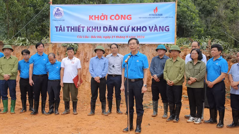 Phó Bí thư Thường trực Đảng ủy PVN Trần Quang Dũng phát biểu tại lễ khởi công.